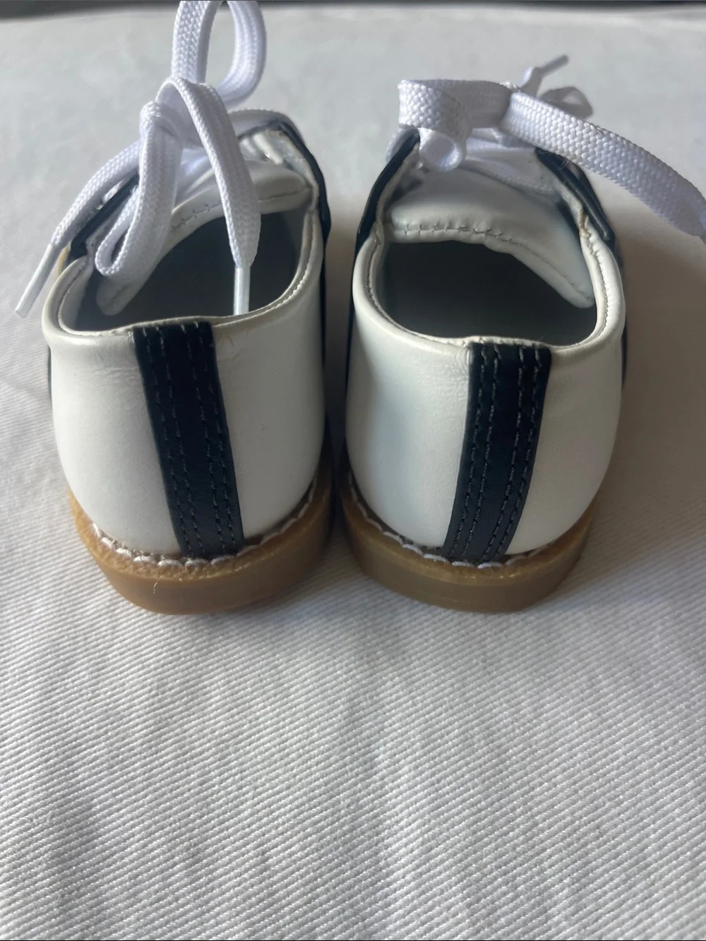 NWOB Classic Size 5 Two-Tone White and Black Kids Lace-Up Shoes by Trimfoot